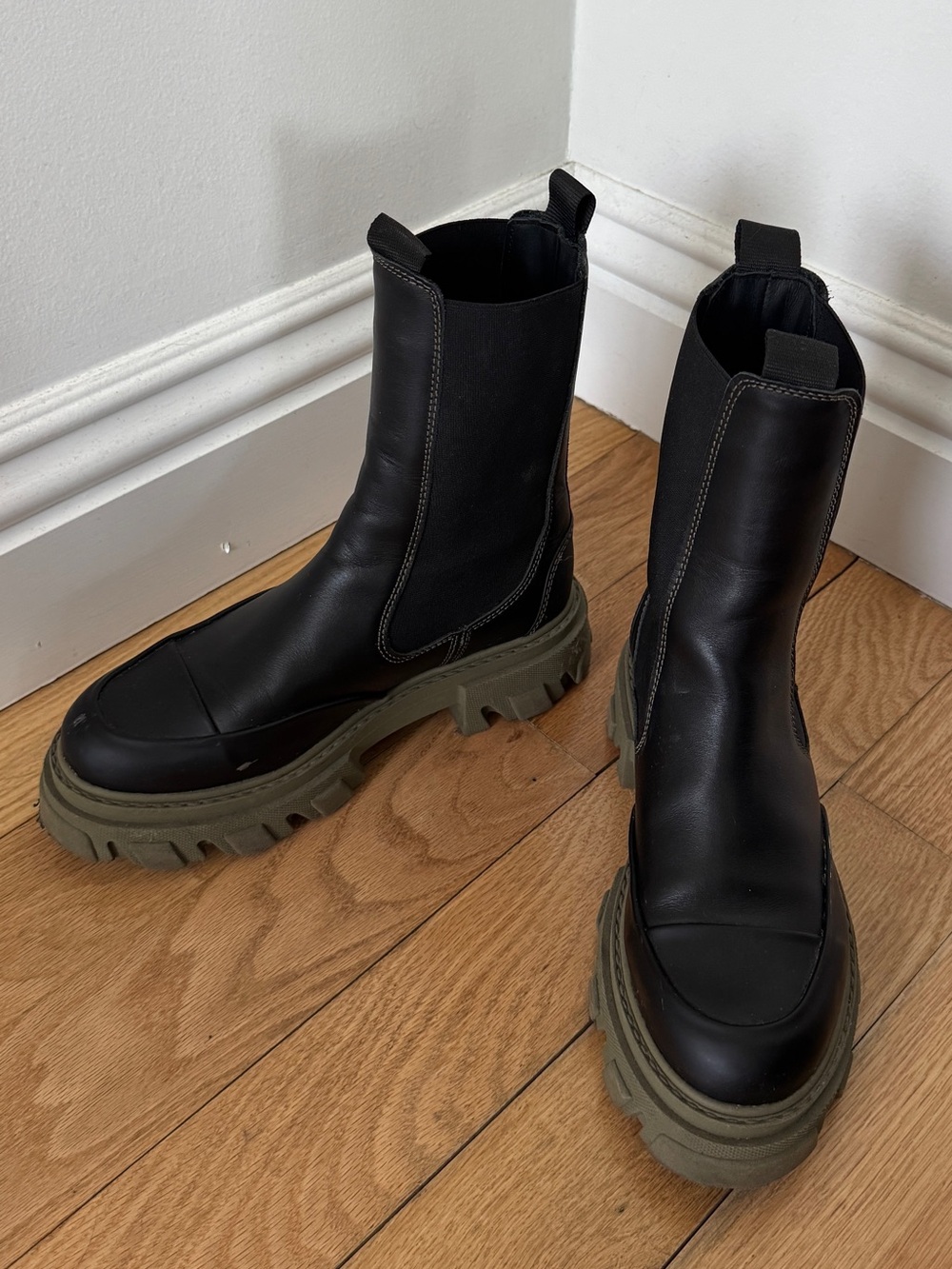 Ganni Black Leather Chelsea Boots with Olive Lug Sole - Picture 3 of 8